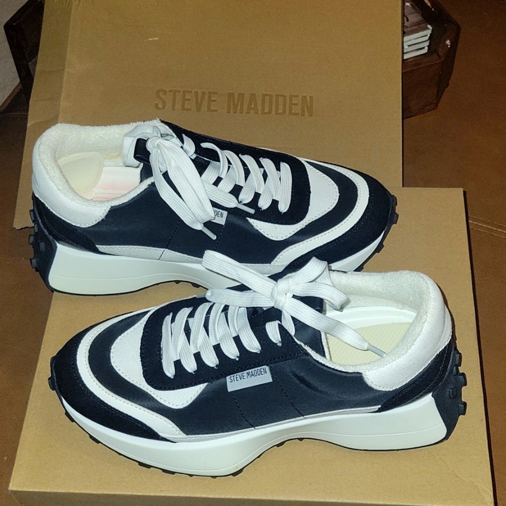 Diversion Retro Jogger Sneaker size 8.5